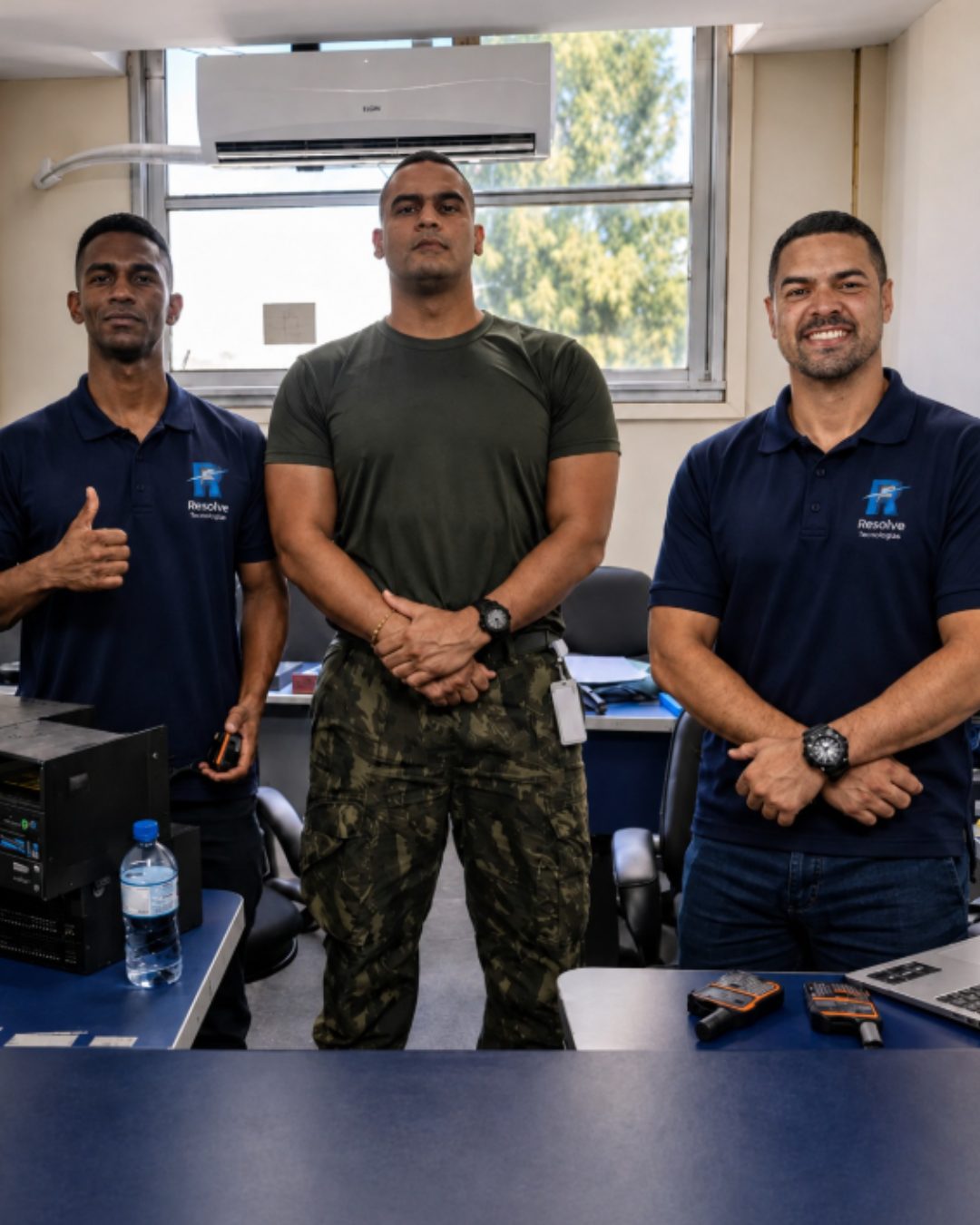Equipe da Resolve Tecnologias em atendimento de TI no Batalhão de Operações Especiais do Corpo de Fuzileiros Navais, no Rio de Janeiro.